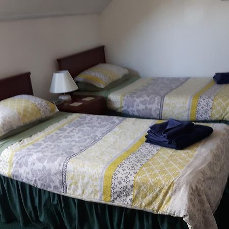 Victoria Inn Олстън Екстериор снимка