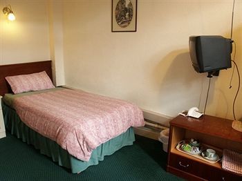 Victoria Inn Олстън Екстериор снимка
