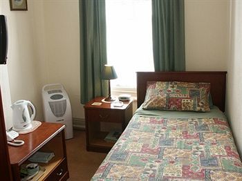 Victoria Inn Олстън Екстериор снимка