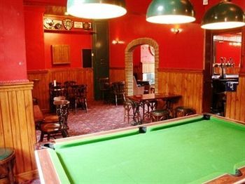 Victoria Inn Олстън Екстериор снимка