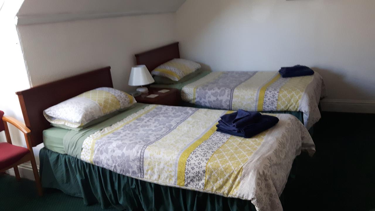 Victoria Inn Олстън Екстериор снимка
