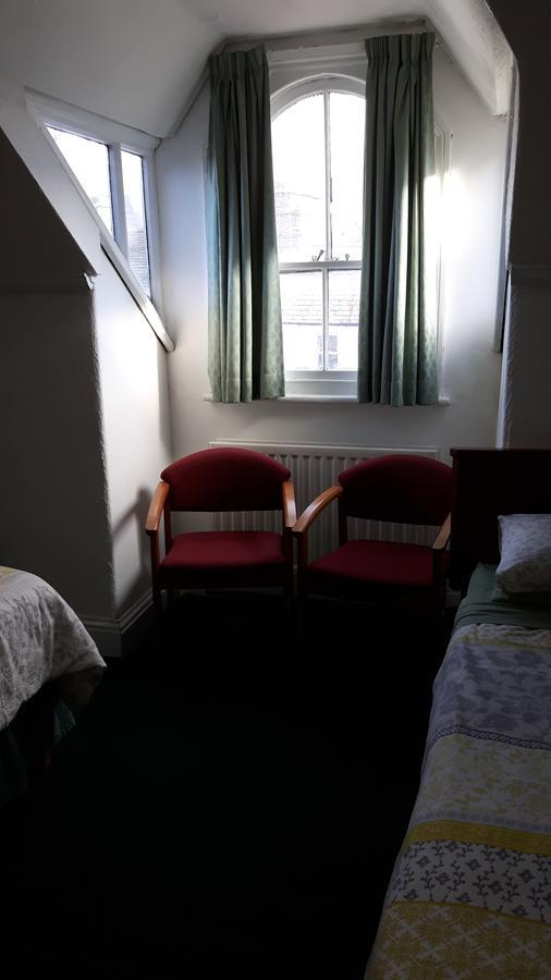 Victoria Inn Олстън Екстериор снимка