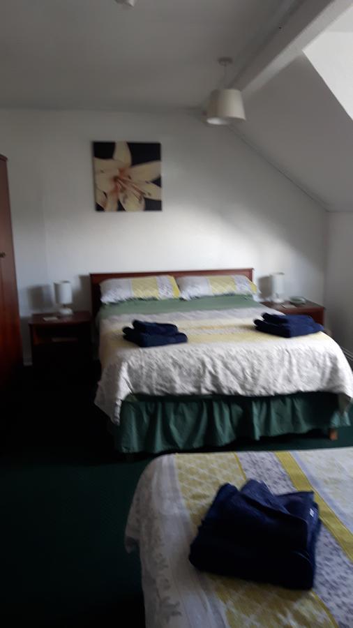 Victoria Inn Олстън Екстериор снимка
