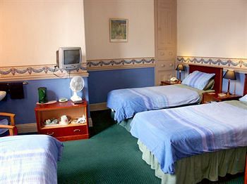 Victoria Inn Олстън Екстериор снимка