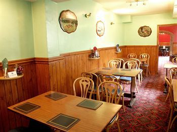 Victoria Inn Олстън Екстериор снимка